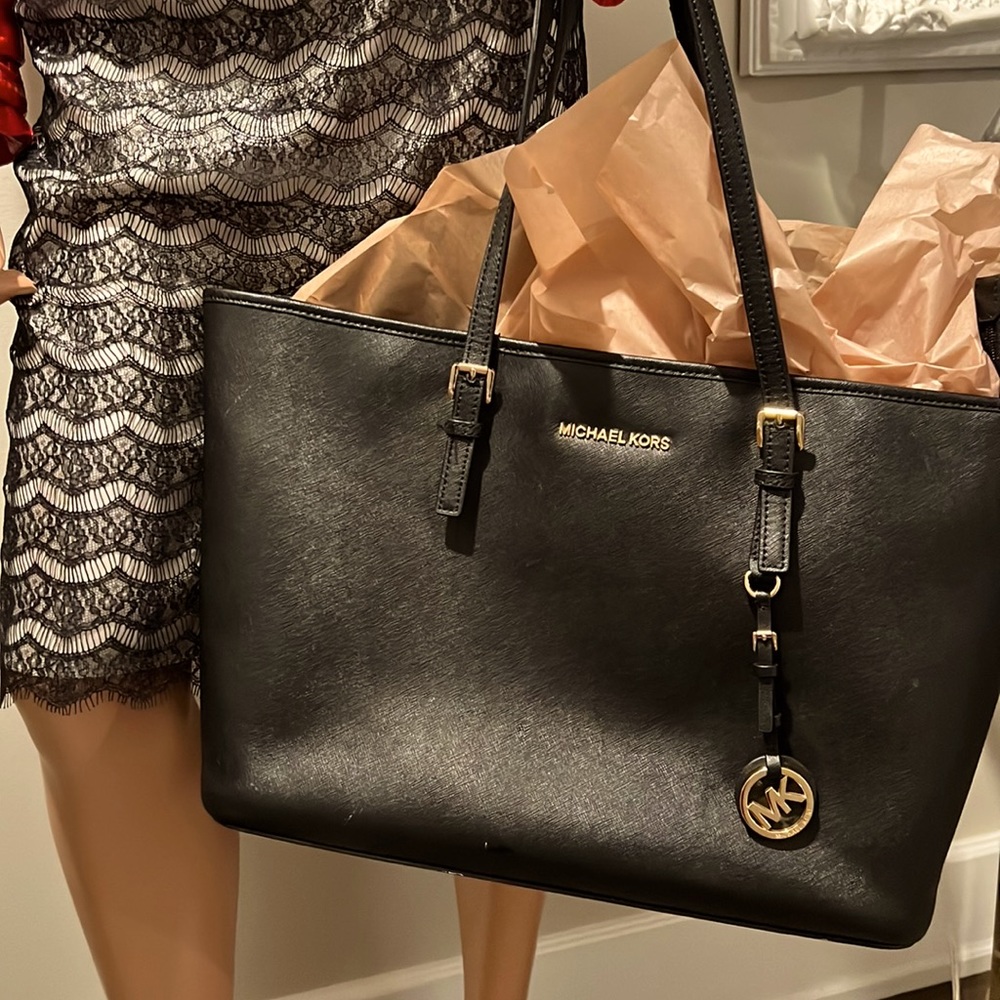 LARGE MICHAEL KORS BLACK BAG!  11x15